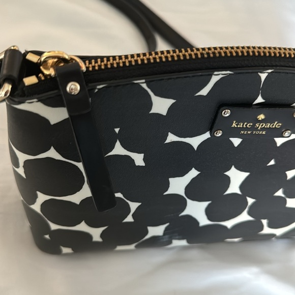 Kate Spade Crossbody Bag w/Adjustable Strap - Picture 7 of 11